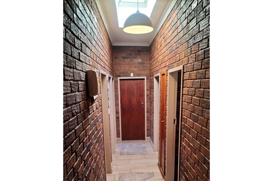 5 Bedroom Property for Sale in Elandsrand North West